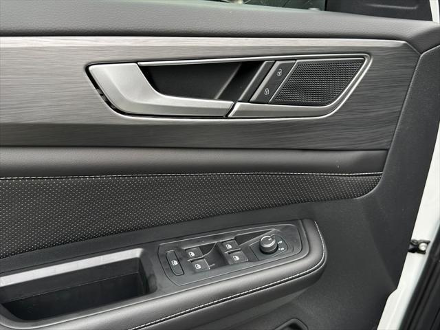 new 2025 Volkswagen Atlas Cross Sport car, priced at $43,414