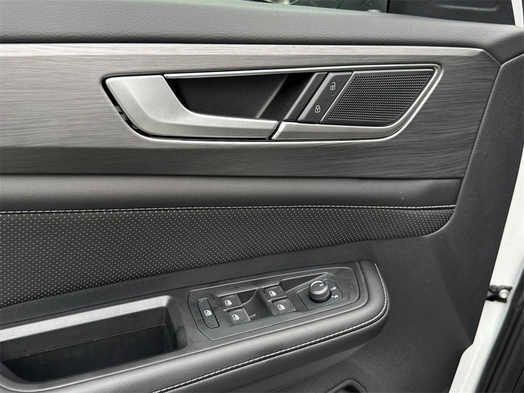 new 2025 Volkswagen Atlas Cross Sport car, priced at $43,846
