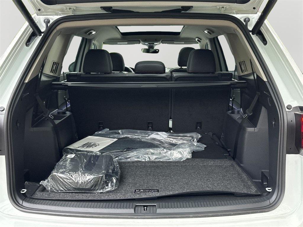 new 2025 Volkswagen Atlas car, priced at $44,334