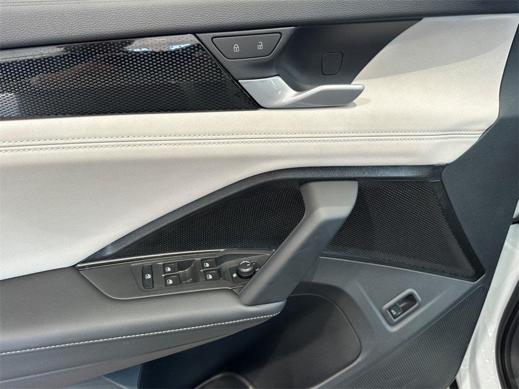 new 2025 Volkswagen Tiguan car, priced at $31,130