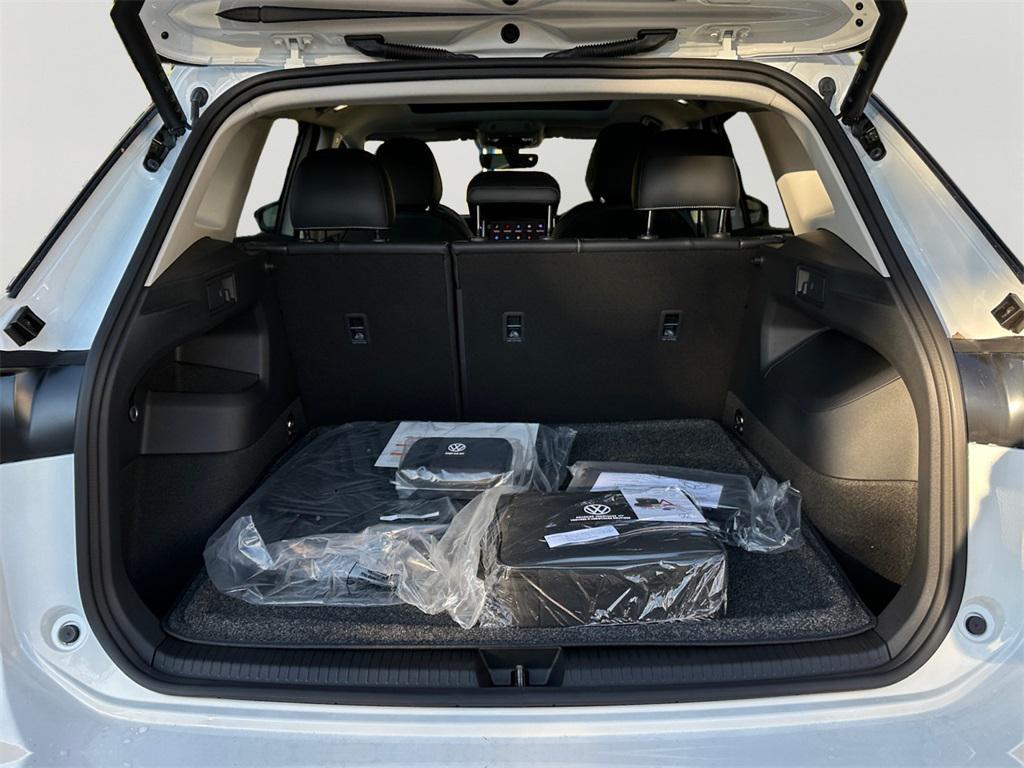 new 2025 Volkswagen Tiguan car, priced at $33,904