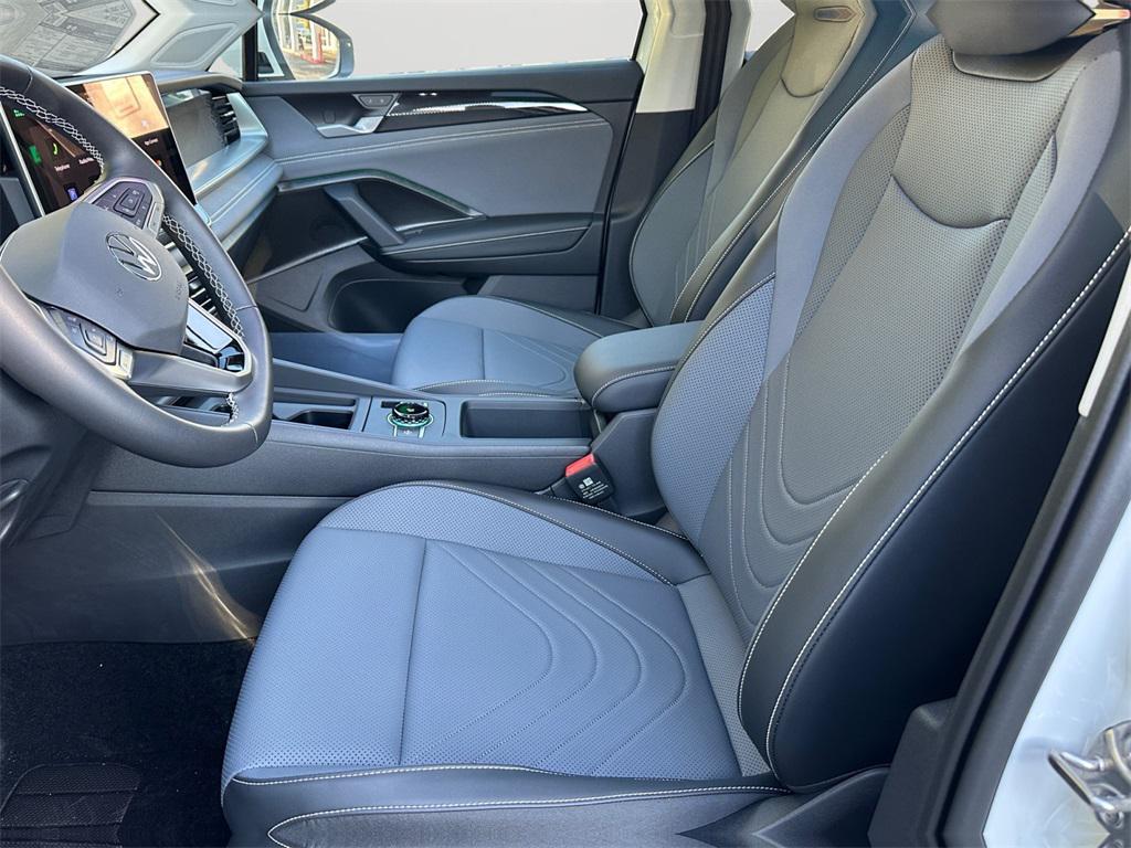 new 2025 Volkswagen Tiguan car, priced at $33,904