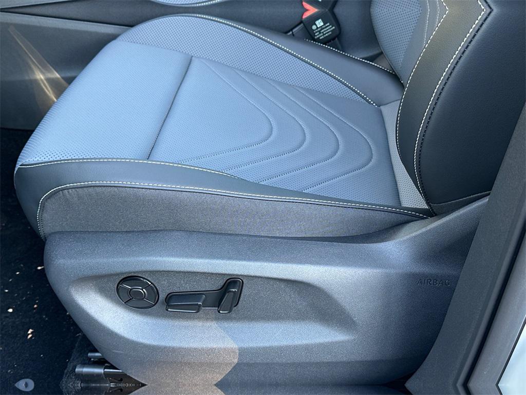 new 2025 Volkswagen Tiguan car, priced at $33,904