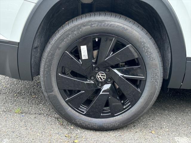 new 2025 Volkswagen Atlas car, priced at $41,478