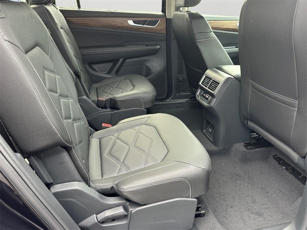 new 2025 Volkswagen Atlas car, priced at $42,776