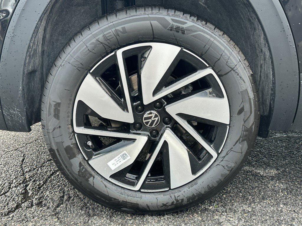 new 2025 Volkswagen Atlas car, priced at $42,776
