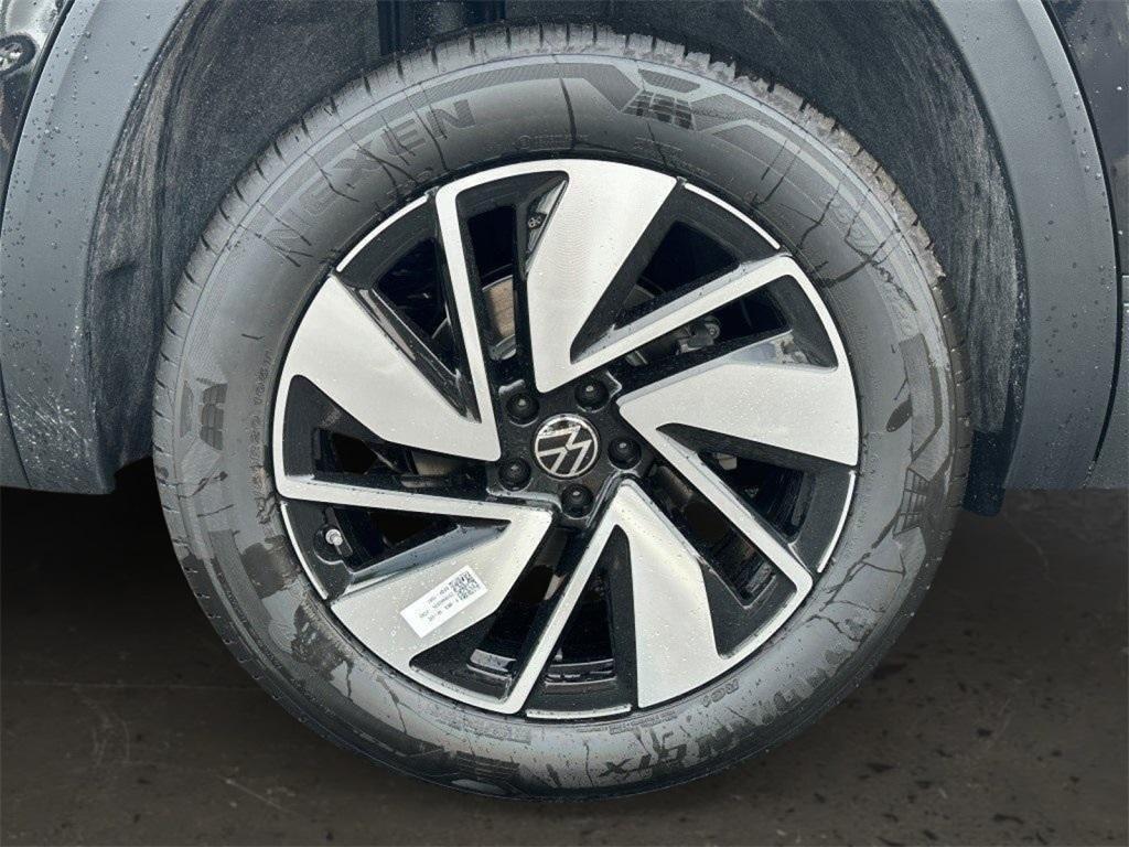 new 2025 Volkswagen Atlas car, priced at $42,776