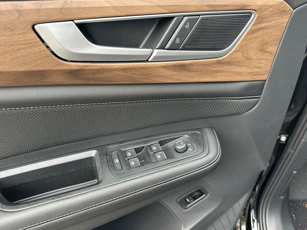 new 2025 Volkswagen Atlas car, priced at $42,776