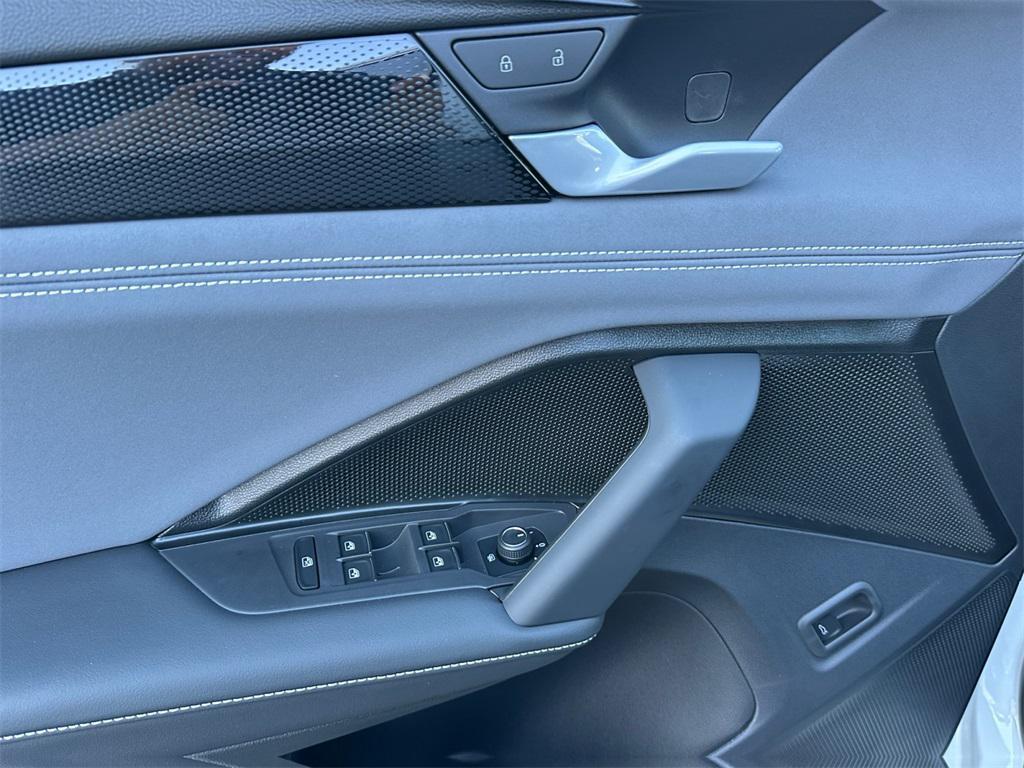 new 2025 Volkswagen Tiguan car, priced at $33,134