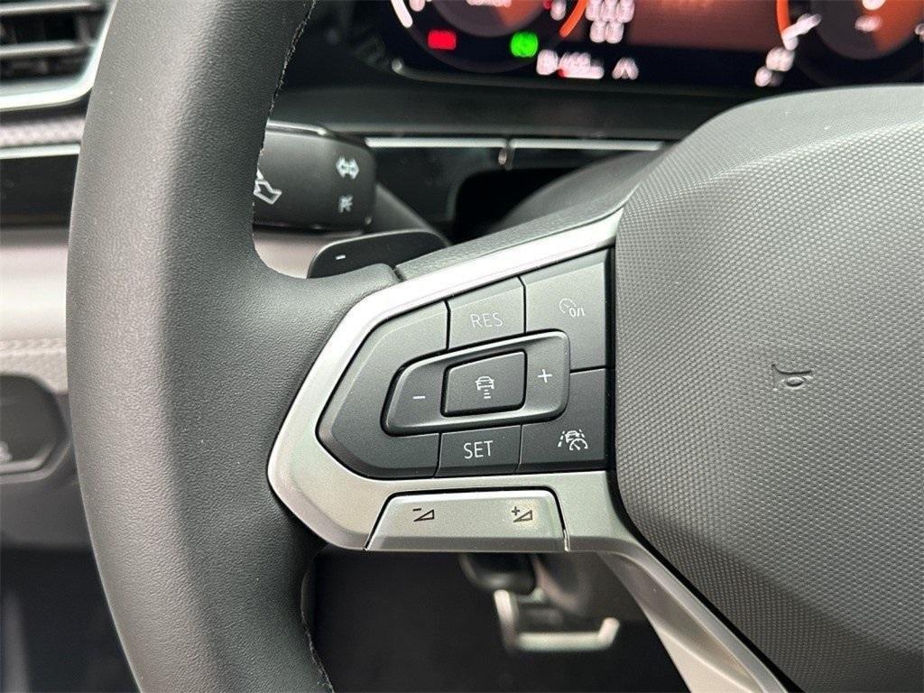 new 2025 Volkswagen Atlas car, priced at $44,334