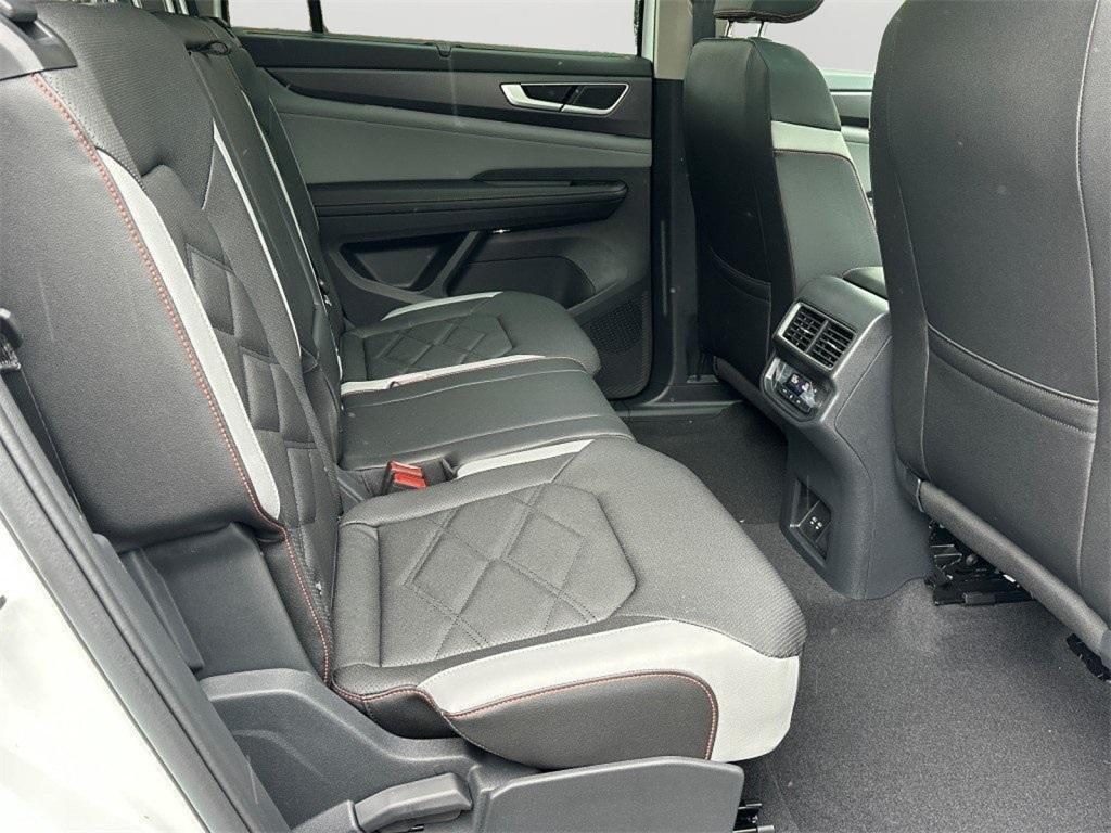 new 2025 Volkswagen Atlas car, priced at $44,334