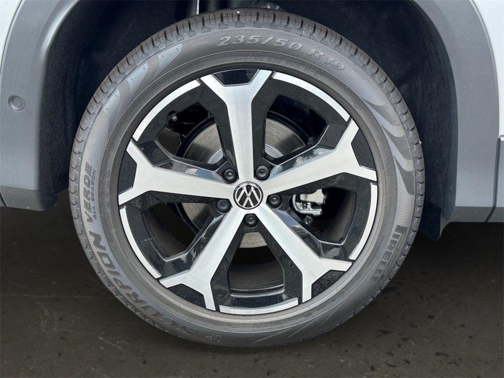 new 2025 Volkswagen Tiguan car, priced at $33,326