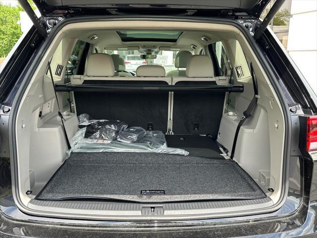 new 2025 Volkswagen Atlas car, priced at $40,998