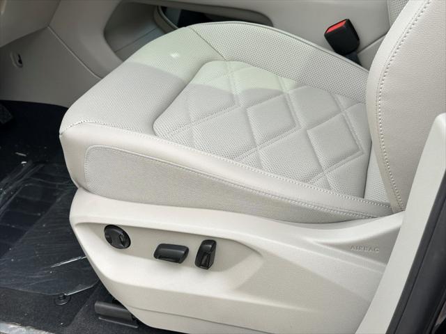 new 2025 Volkswagen Atlas car, priced at $40,998
