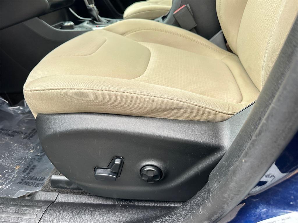 used 2015 Jeep Cherokee car, priced at $10,450