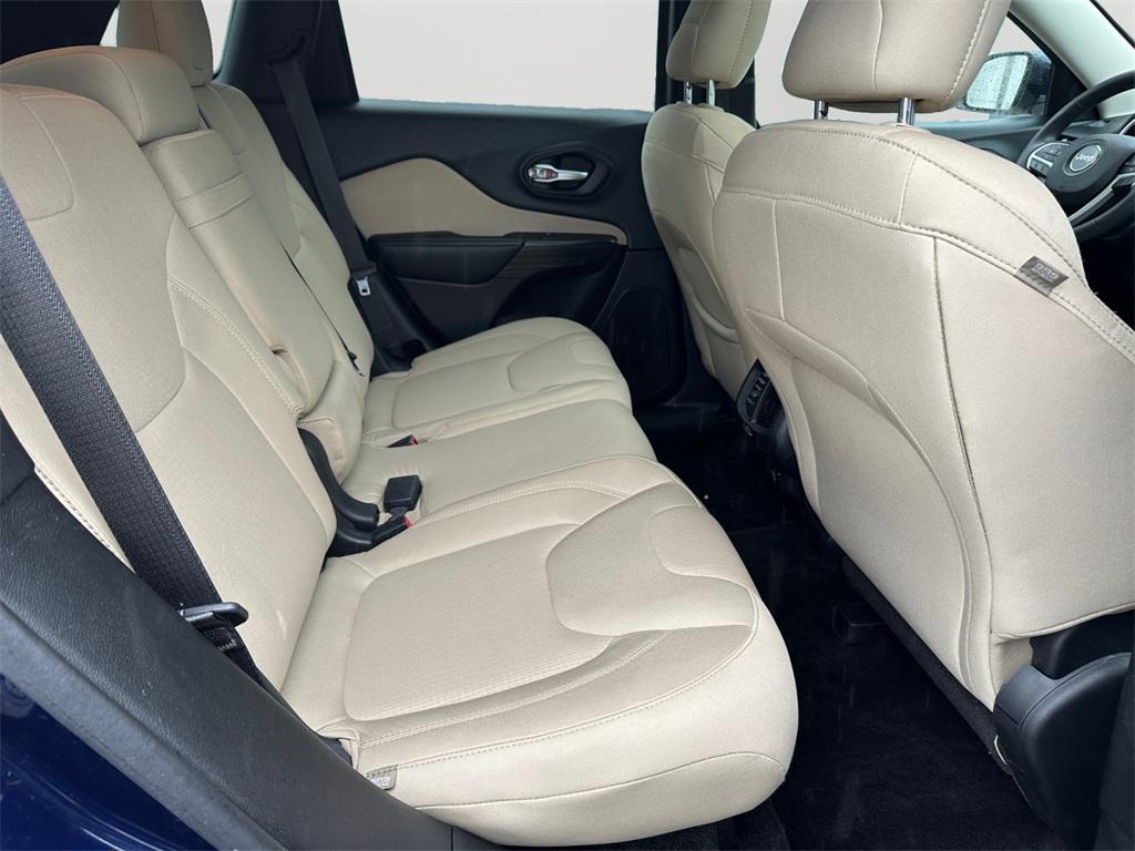 used 2015 Jeep Cherokee car, priced at $10,450
