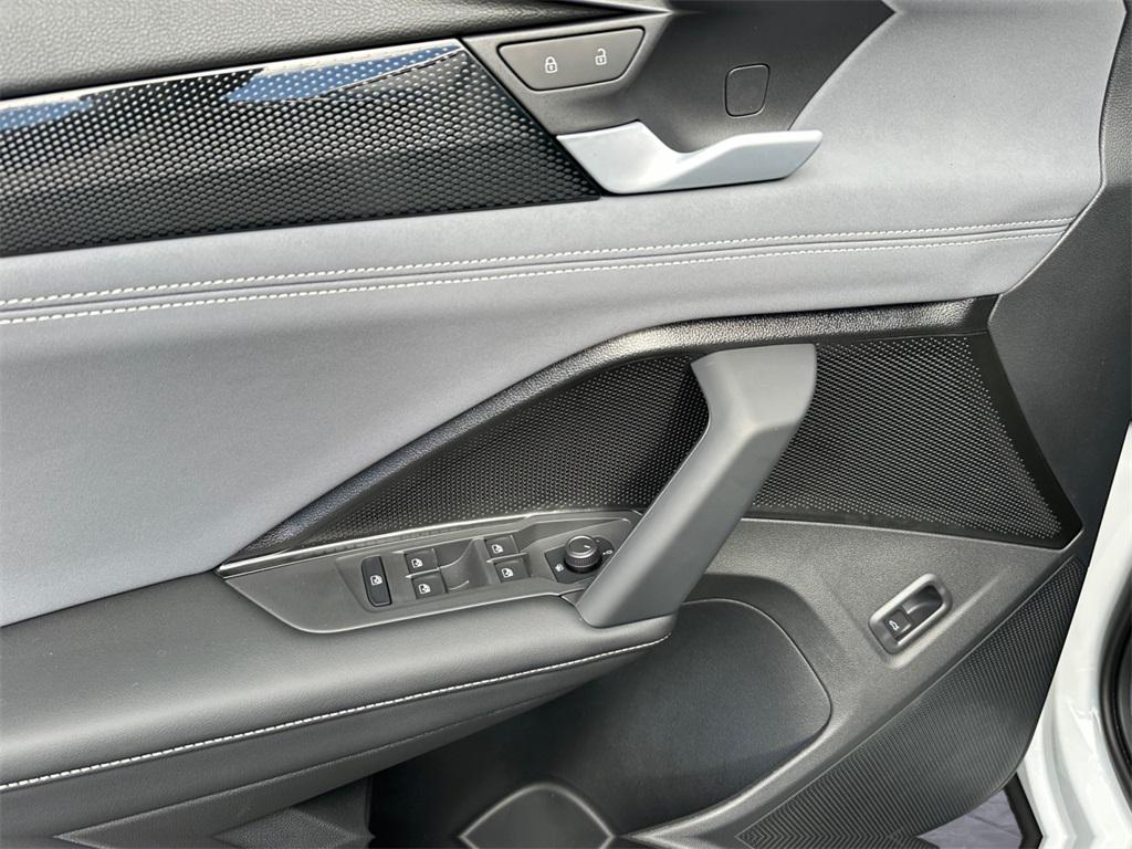 new 2025 Volkswagen Tiguan car, priced at $37,853