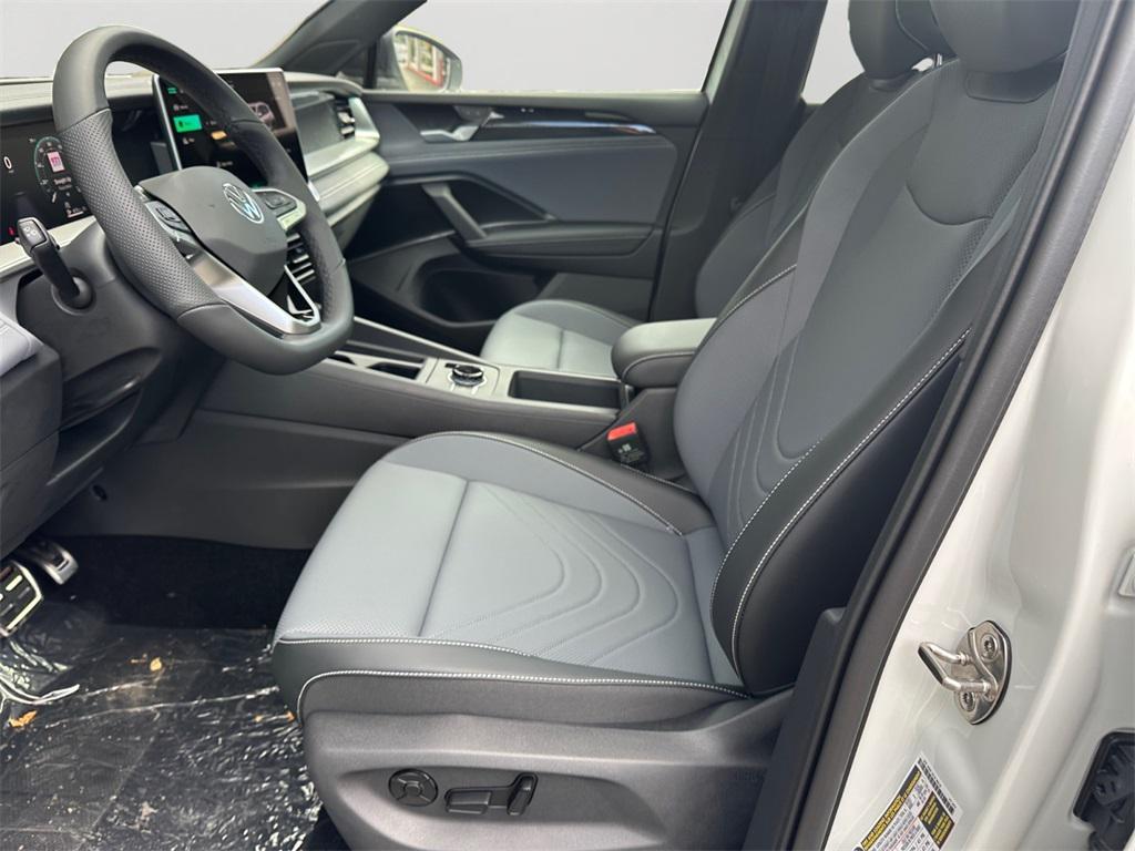 new 2025 Volkswagen Tiguan car, priced at $37,853