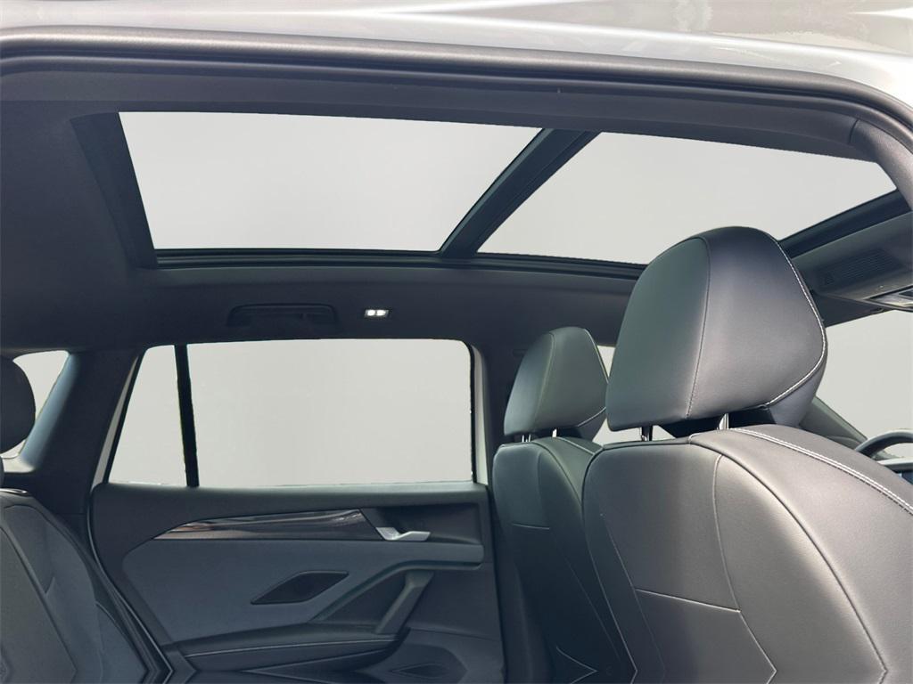 new 2025 Volkswagen Tiguan car, priced at $37,853