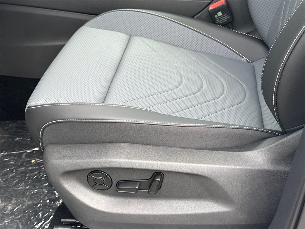 new 2025 Volkswagen Tiguan car, priced at $37,853