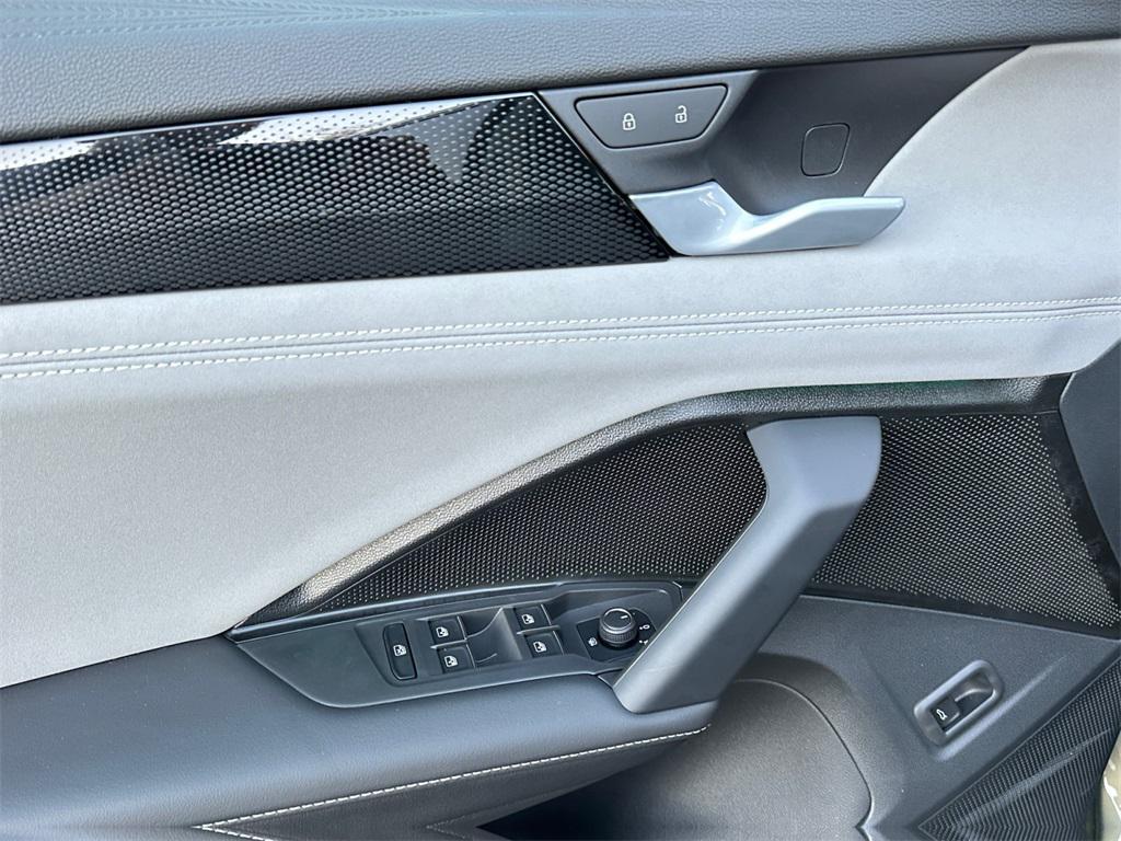 new 2025 Volkswagen Tiguan car, priced at $40,083