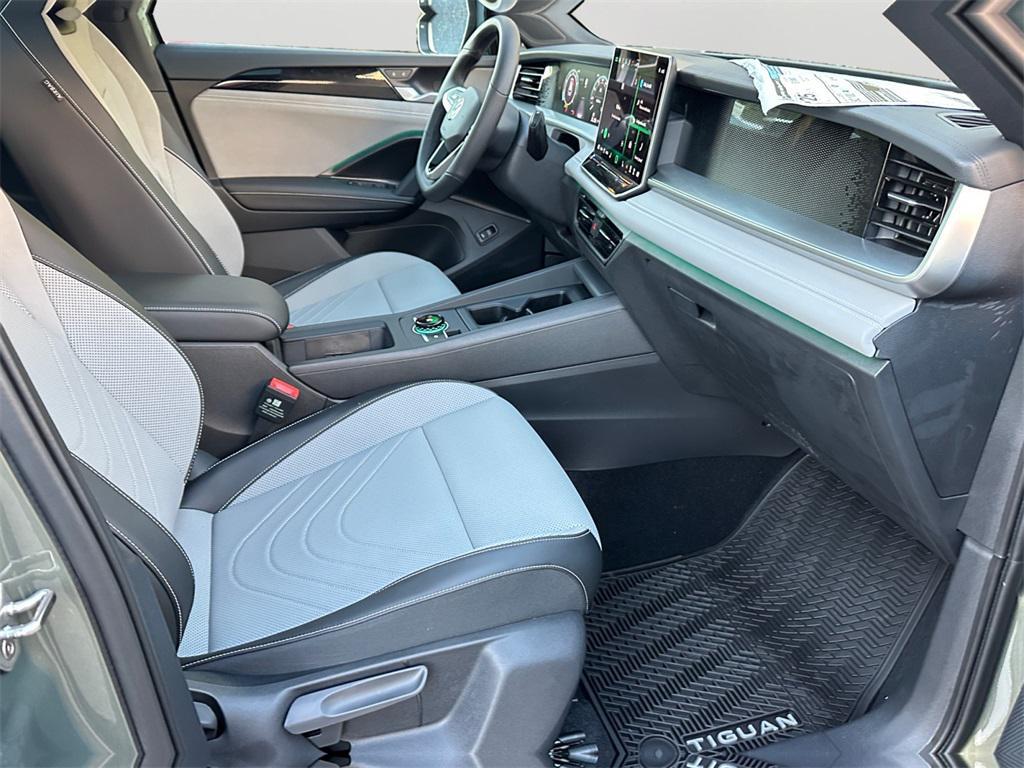 new 2025 Volkswagen Tiguan car, priced at $40,083