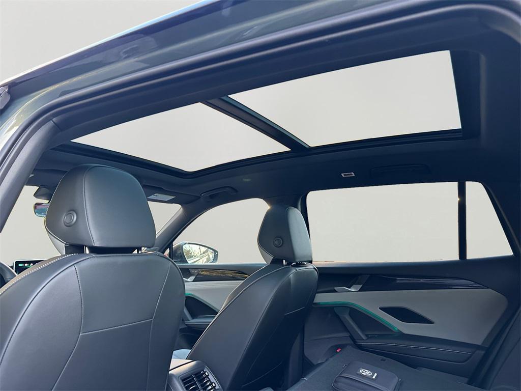 new 2025 Volkswagen Tiguan car, priced at $40,083