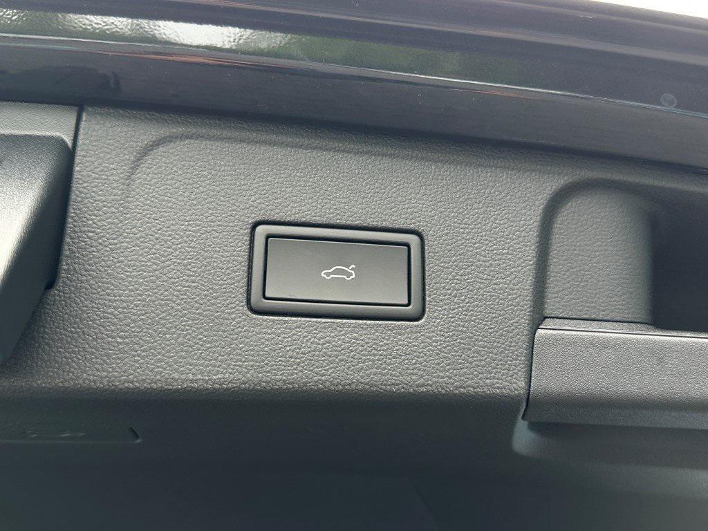 new 2025 Volkswagen Atlas car
