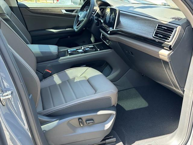 new 2025 Volkswagen Atlas car, priced at $46,777