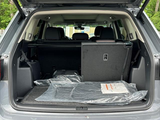 new 2025 Volkswagen Atlas car, priced at $44,712
