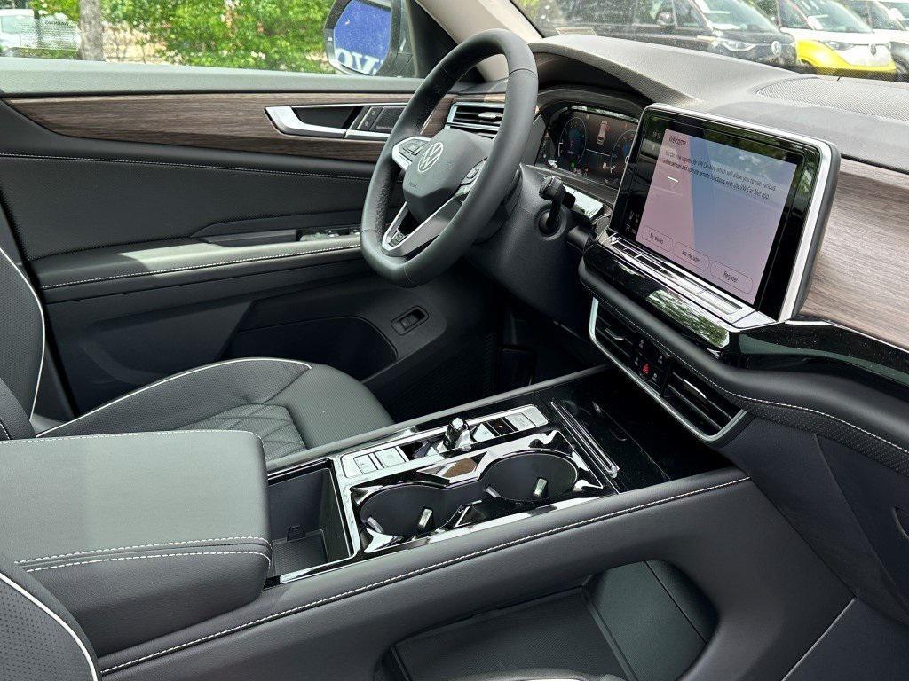 new 2025 Volkswagen Atlas car, priced at $50,668