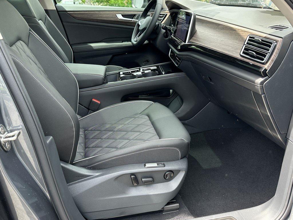 new 2025 Volkswagen Atlas car, priced at $50,668