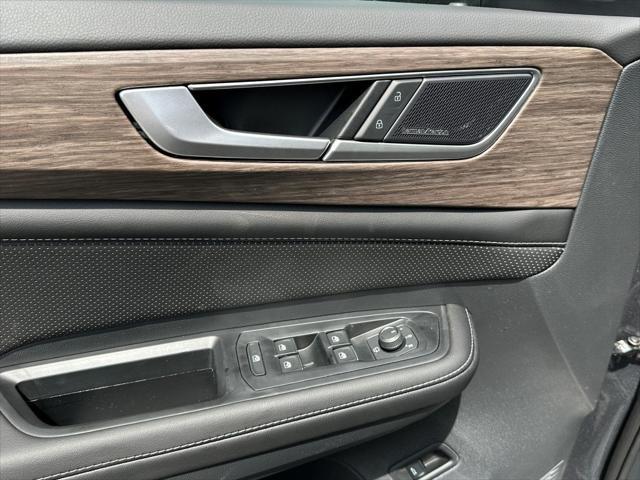 new 2025 Volkswagen Atlas car, priced at $52,269