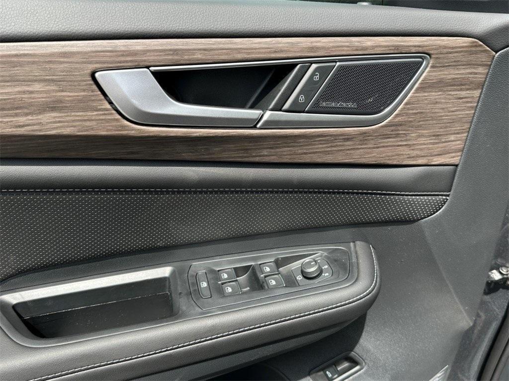 new 2025 Volkswagen Atlas car, priced at $48,200