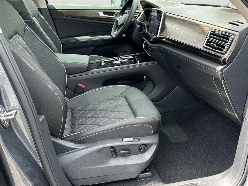 new 2025 Volkswagen Atlas car, priced at $48,200