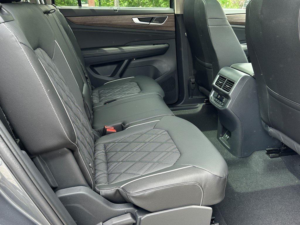 new 2025 Volkswagen Atlas car, priced at $50,668