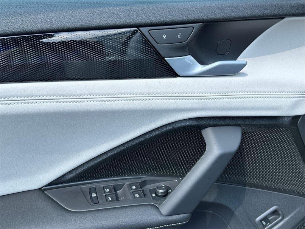 new 2025 Volkswagen Tiguan car, priced at $36,026