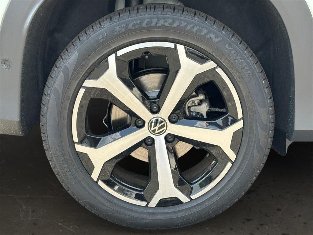 new 2025 Volkswagen Tiguan car, priced at $36,026