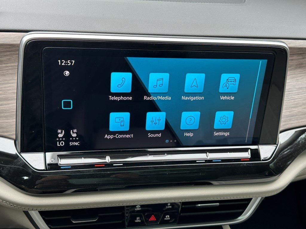 new 2025 Volkswagen Atlas car, priced at $50,668