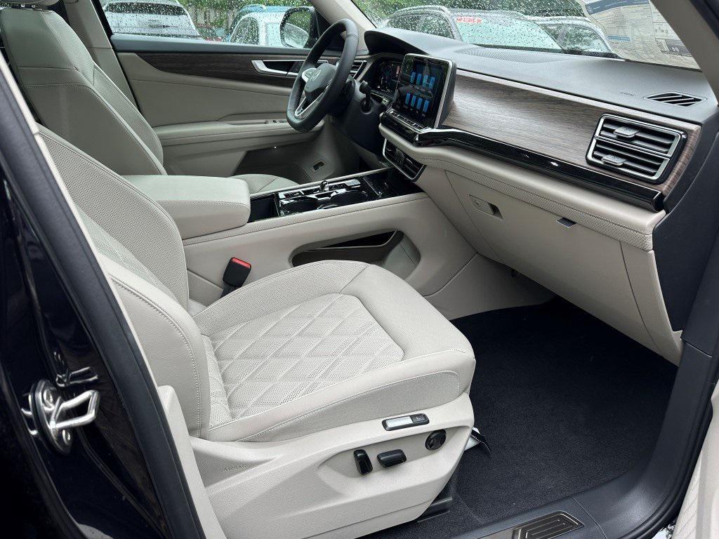 new 2025 Volkswagen Atlas car, priced at $50,668