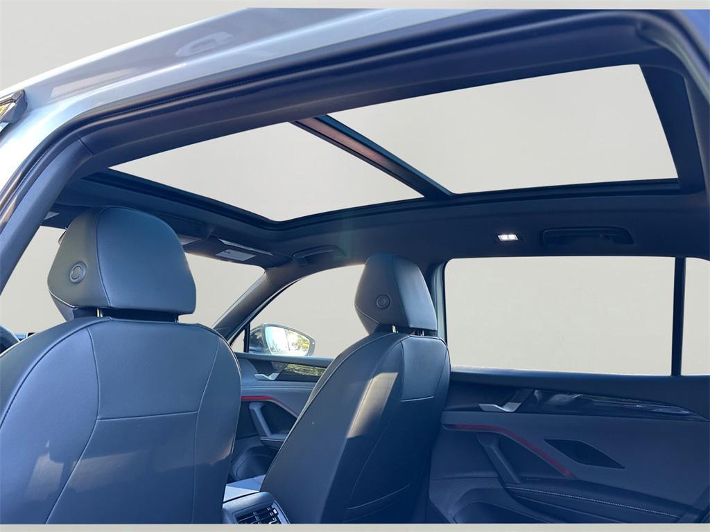 new 2025 Volkswagen Tiguan car, priced at $37,853