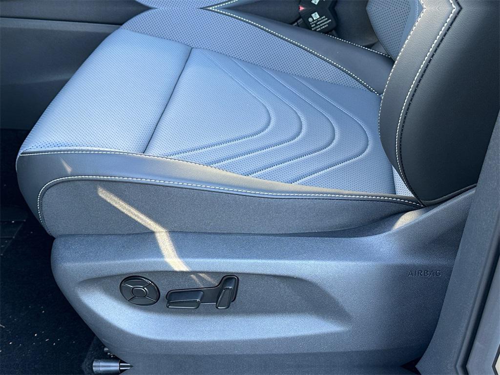 new 2025 Volkswagen Tiguan car, priced at $37,853