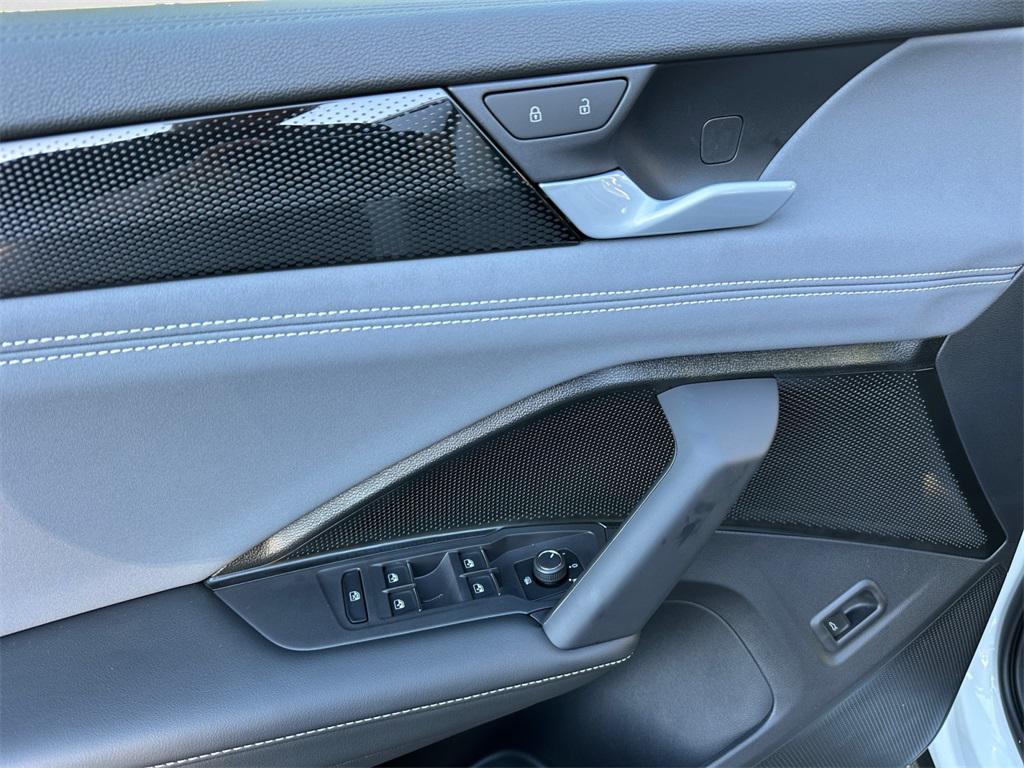 new 2025 Volkswagen Tiguan car, priced at $37,853