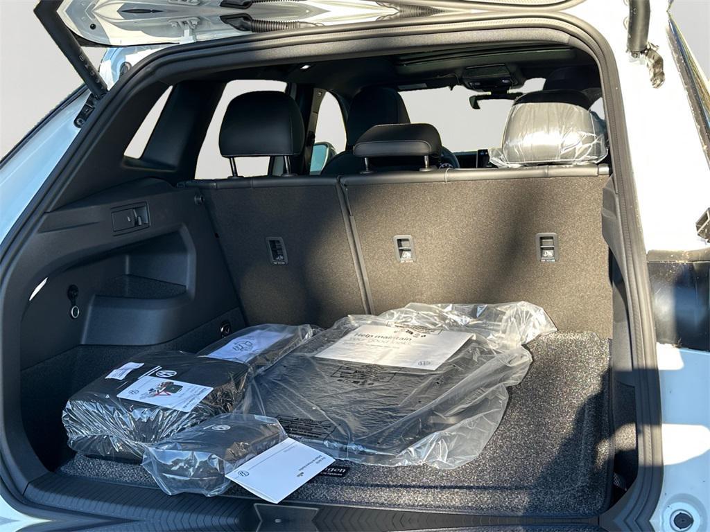 new 2025 Volkswagen Tiguan car, priced at $37,853