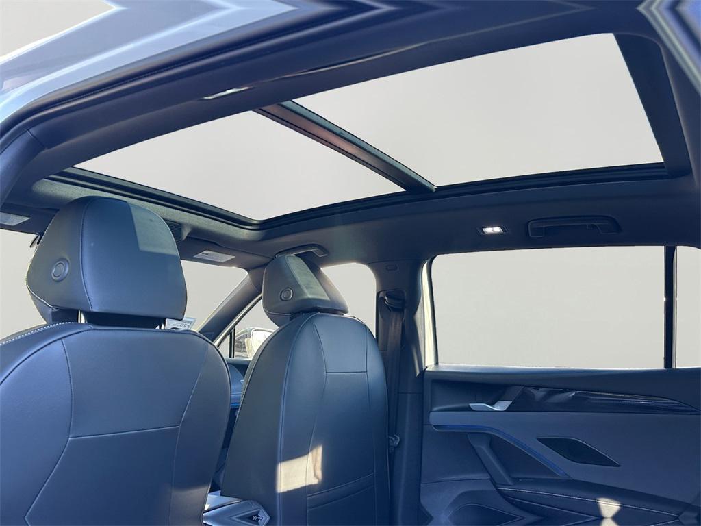 new 2025 Volkswagen Tiguan car, priced at $37,853