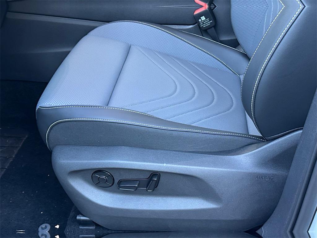 new 2025 Volkswagen Tiguan car, priced at $33,144