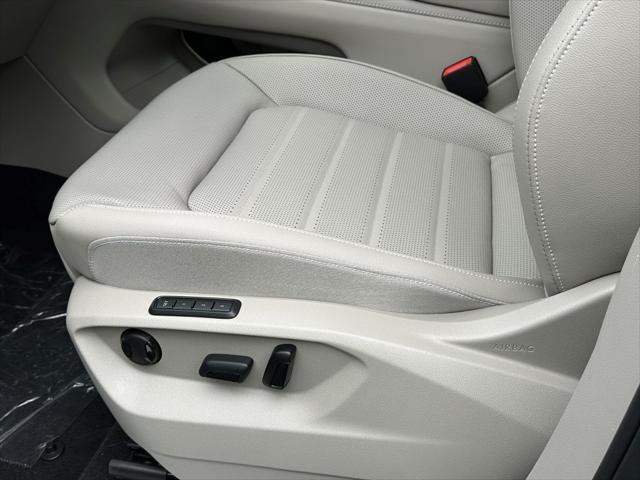 new 2025 Volkswagen Atlas car, priced at $46,656