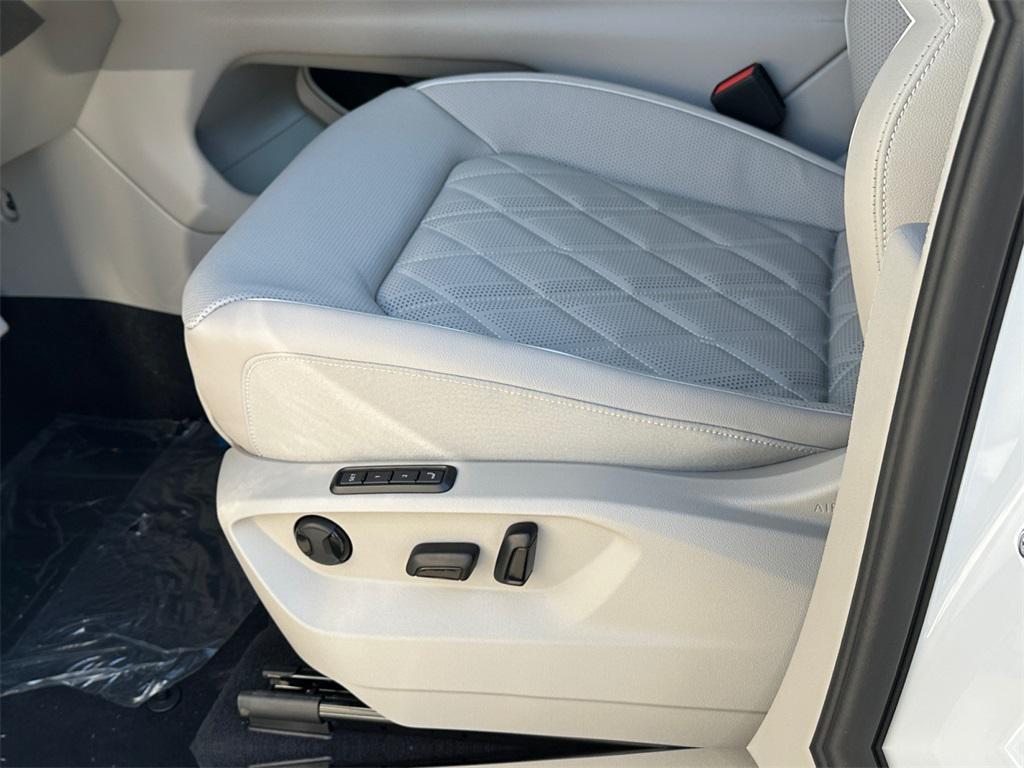 new 2026 Volkswagen Atlas car, priced at $56,428