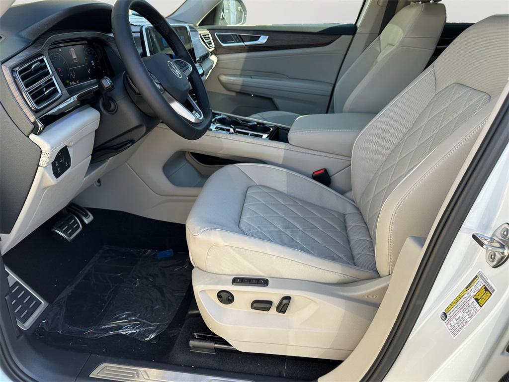 new 2026 Volkswagen Atlas car, priced at $56,428