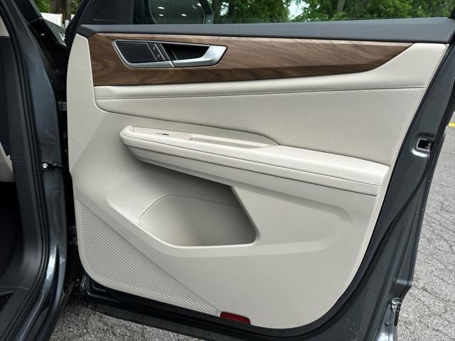 new 2025 Volkswagen Atlas car, priced at $44,778